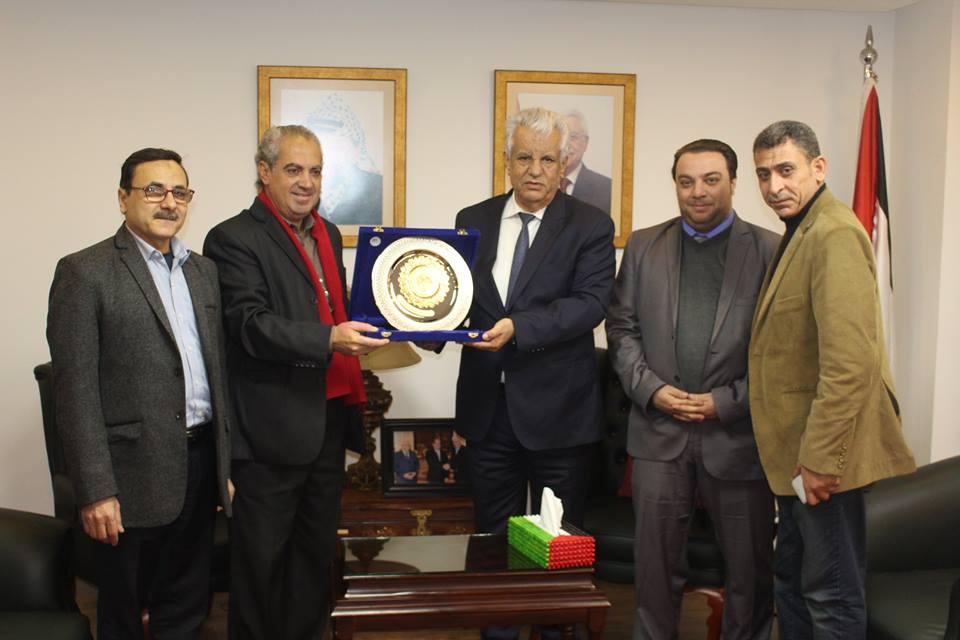 الجمعية المصرية لكتاب ونقاد السينما تمنح السفير الشوبكي درع عروس المتوسط  الذهبي
