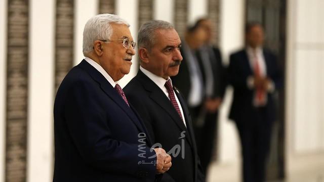 يديعوت: مسئولون فلسطينيون ينتقدون قرارات "عباس واشتية" المرتبكة في مواجهة الضم!