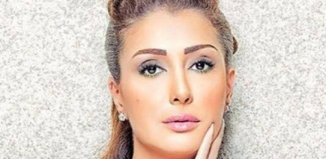 الحرب الشرسة بدأت..تمزيق أفيشات مسلسل غادة عبدالرازق "الخانكة" على كوبري أكتوبر