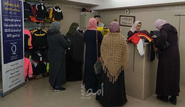 قطر الخيرية توزع كسوة شتاء على الأسر الفقيرة في فلسطين