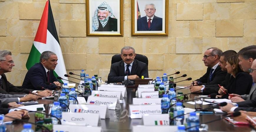 أشتية يحذّر من إقدام إسرائيل على هدم بيوت وضم أراضي في مناطق في الضفة الغربية