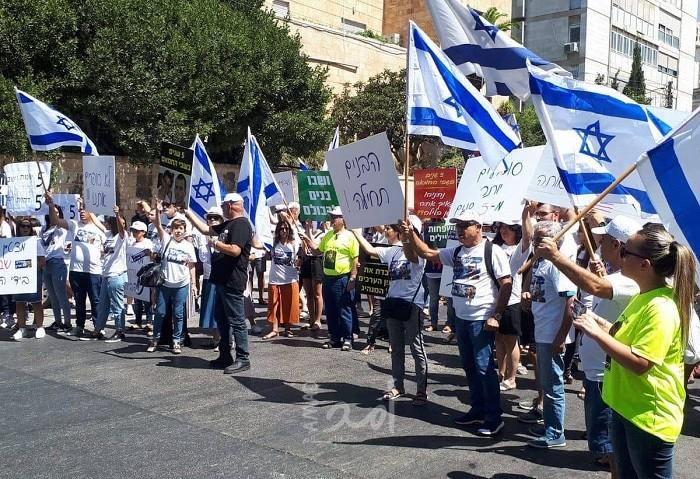 عشرات الإسرائيليين يتظاهرون أمام مقر "نتنياهو" للمطالبة بإعادة الجنود المأسورين في غزة