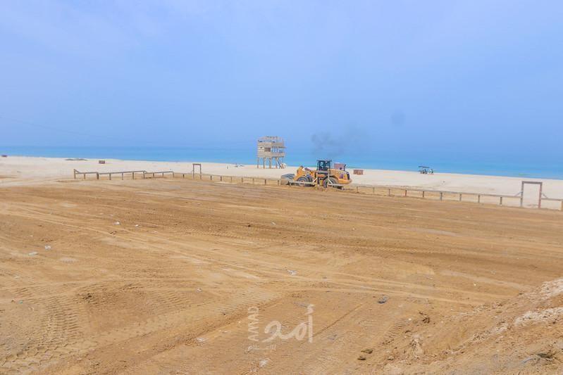 بلدية غزة تنجز موقفاً للسيارات على شاطئ البحر غرب شارع الرشيد