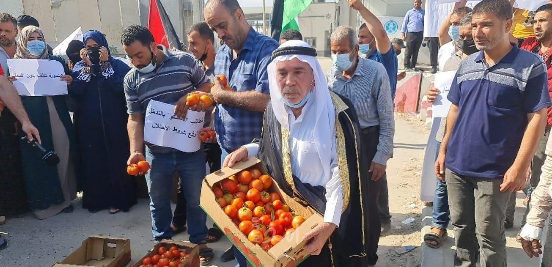 وقفة احتجاجية لمزارعي غزة ضد شروط إسرائيل التعجيزية على تصدير منتجاتهم