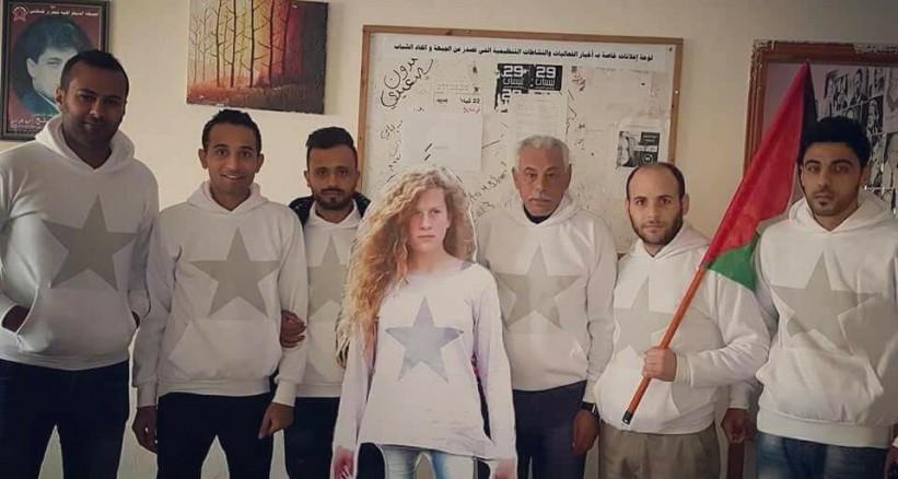 "عهد التميمي" تشارك في اعتصام الصليب الأحمر في غزة