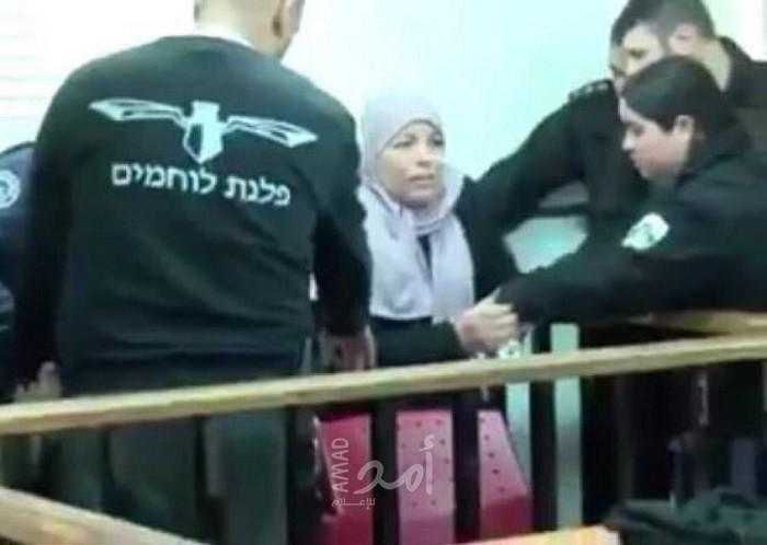 محكمة عوفر العسكرية تعقد جلسة محاكمة لوالدة الشهيد أشرف نعالوة