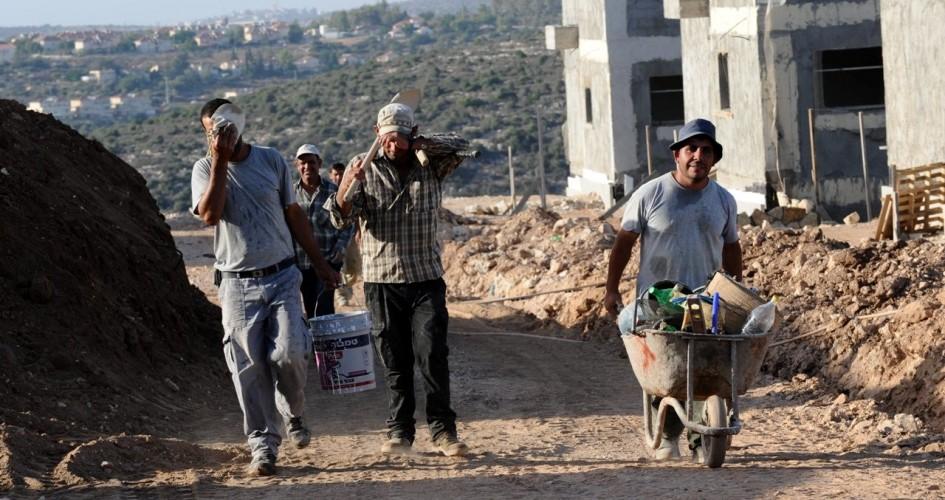 قوات الاحتلال تفرض قيوداً جديدة على العمال الفلسطينيين بالضفة