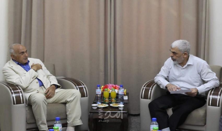 السنوار والمصري يبحثان سبل النهوض بالمشروع الوطني الفلسطيني