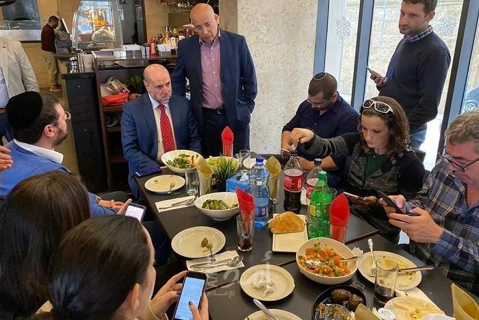 بعد موجة الغضب على لقاء الهباش .. مطعم في بيت لحم يلغي حجز للقاء مع إسرائيليين و"يوضح"
