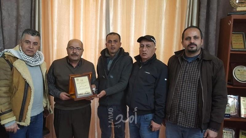 النضال الشعبي تكرم مكتب "تلفزيون فلسطين" في جنين