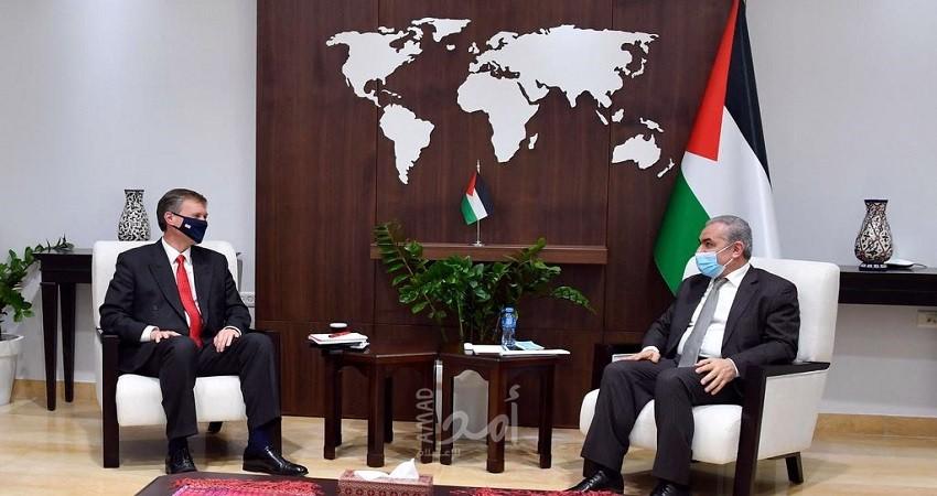 اشتية يؤكد موقف القيادة الفلسطينية بالانفتاح لأي مسار سياسي قائم على القانون الدولي