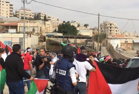 صحيفة مصرية: بشائر انتفاضة  ضد "فتح" و"حماس" و"إسرائيل"!