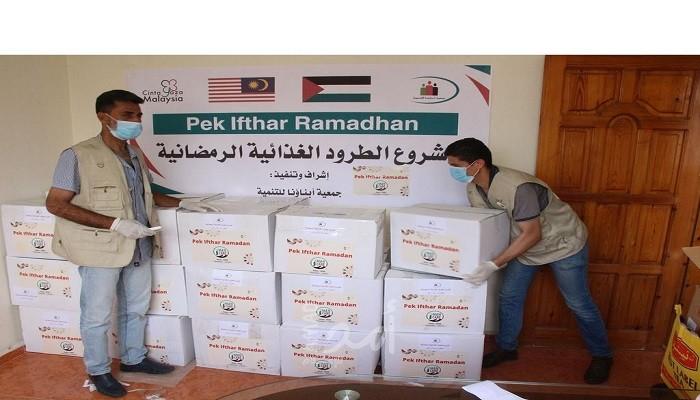 جمعية أبناؤنا للتنمية توزع طروداً غذائية رمضانية على الأسر الفقيرة بغزة