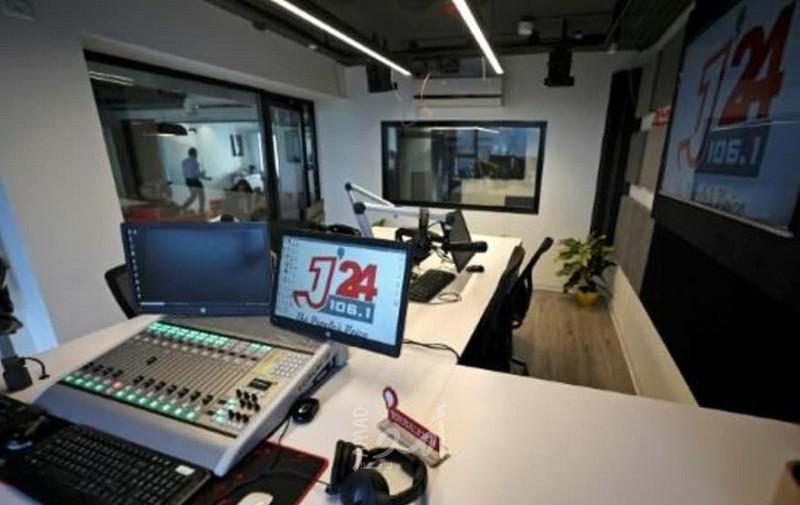 فرانس برس: "القدس 24" إذاعة فلسطينية تٌخاطب العالم بالإنجليزية والعبرية