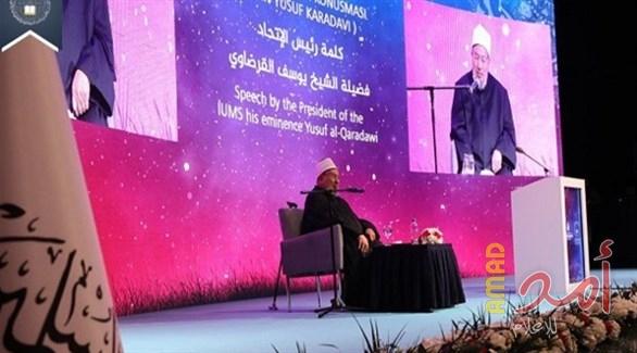 في وصلة نفاق نادرة .. القرضاوي: "لولا أردوغان لسقطت تركيا وسقط معها الإسلام"!