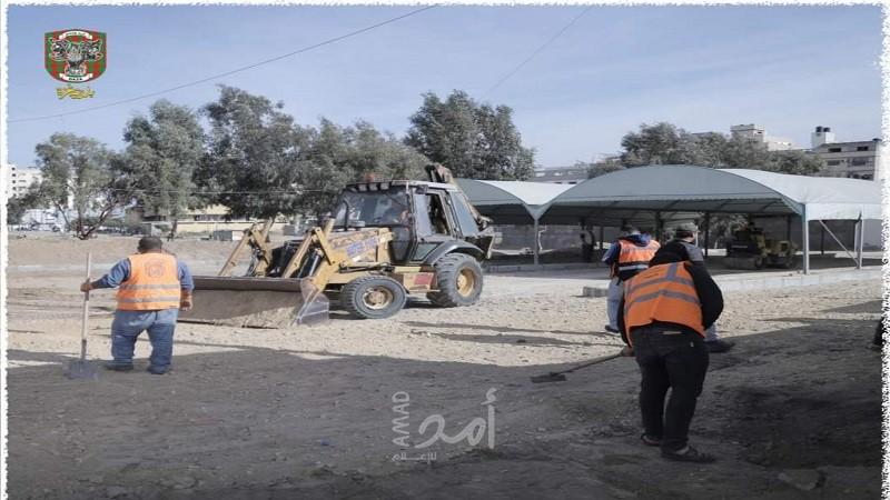 بلدية غزة تشرع بتطوير موقف سيارات السرايا