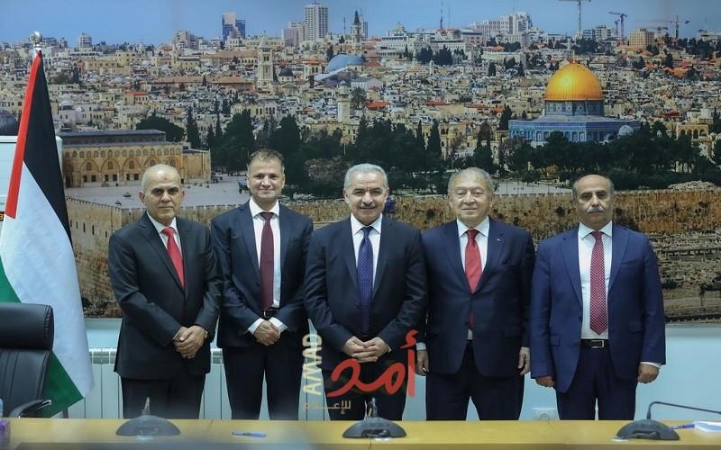 الحكومة الفلسطينية توقع عقد إنشاء صوامع القمح