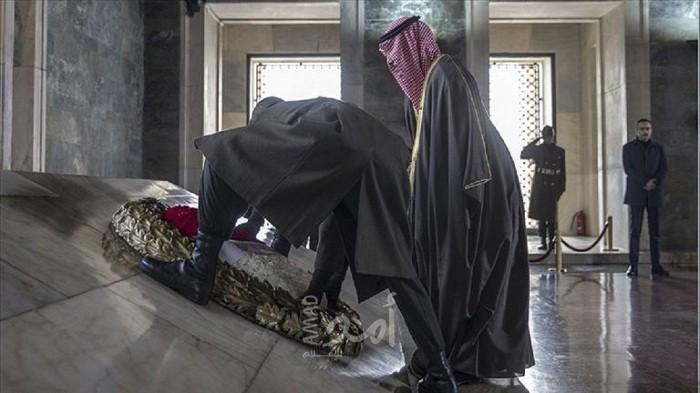 مرزوق الغانم يزور ضريح أتاتورك بأنقرة