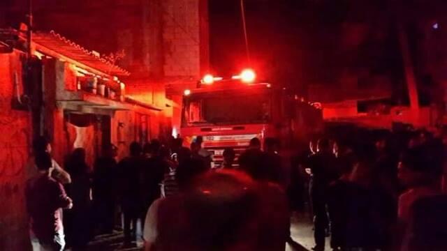 بالفيديو والصور - مشهد مؤثر.. والدة أطفال عائلة أبو هندي: وين أولادي؟ أولادي تفحمو