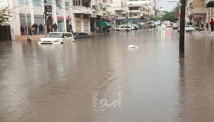 غرق شوارع غزة بعد ساعات قليلة من الأمطار