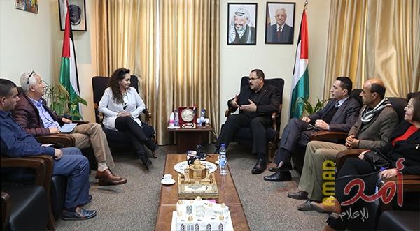 التربية و"إنجاز فلسطين" تؤكدان على تعزيز الريادة كنهج متكامل