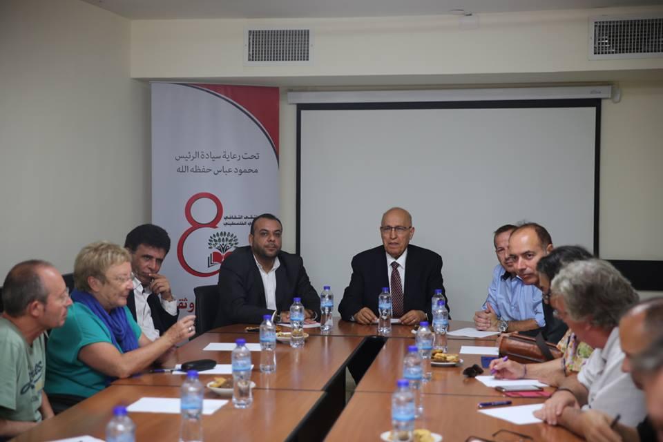 مفوضية العلاقات الخارجية لحركة فتح تستضيف الوفد الدولي المشارك في الملتقى الثامن