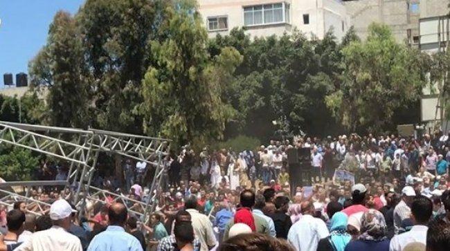 "حشد" تطالب بالتحقيق في جريمة الاعتداء على المتظاهرين في ساحة السرايا بغزة