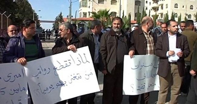 في مؤتمر صحفي بغزة..أسرى محررون يدعون عباس الى تكريمهم بدلا من عقابهم  بقطع رواتبهم..