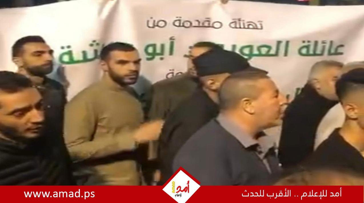 عائلة العويوي تؤدي واجب العزاء لعائلة الش-هيد الجعبري في الخليل - فيديو