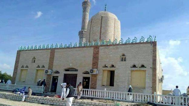 وزارة الداخلية المصرية: حالة طوارئ أمنية في أنحاء مصر بعد الهجوم على المسجد
