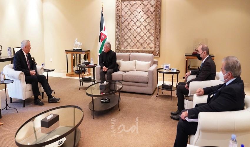 موقع عبري: توقعات بتحسين العلاقات مع الأردن بعد لقاء غانتس والملك عبد الله