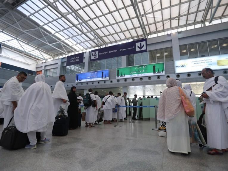"أسر الشهداء" سفر حجاج مكرمة خادم الحرمين مساء الثلاثاء