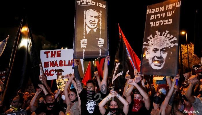 بسبب إدارته أزمة كورونا.. استمرار المظاهرات الليلية ضد نتنياهو - صور