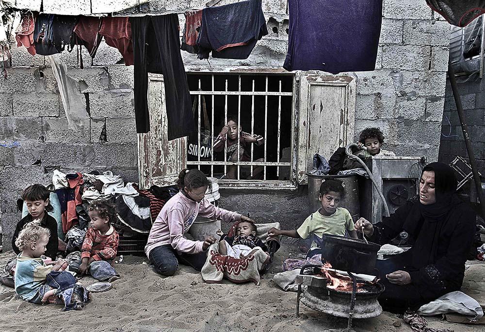 تقرير حقوقي: 21.1% من المواطنين في قطاع غزة يعانون من فقر مدقع
