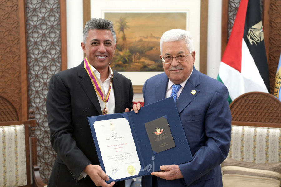 الفنان عمر عبد اللت