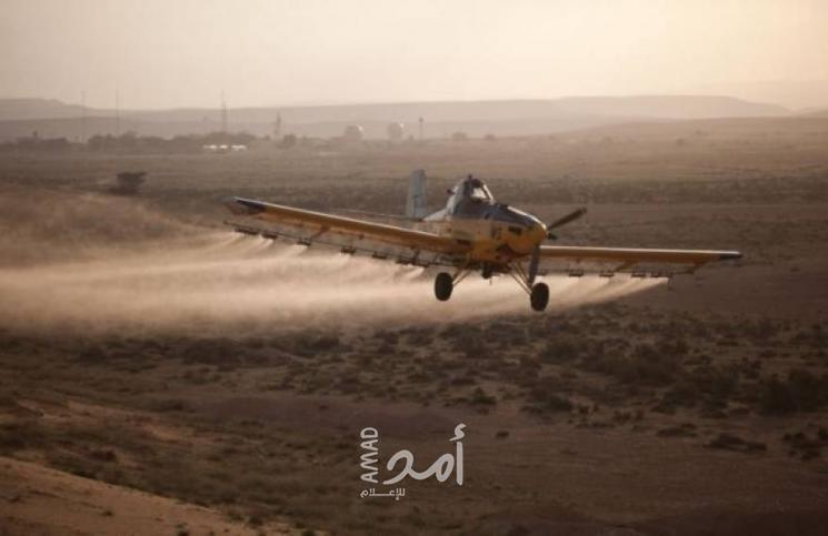 طائرات الاحتلال ترش المبيدات السامة على الأراضي الزراعية شرق غزة