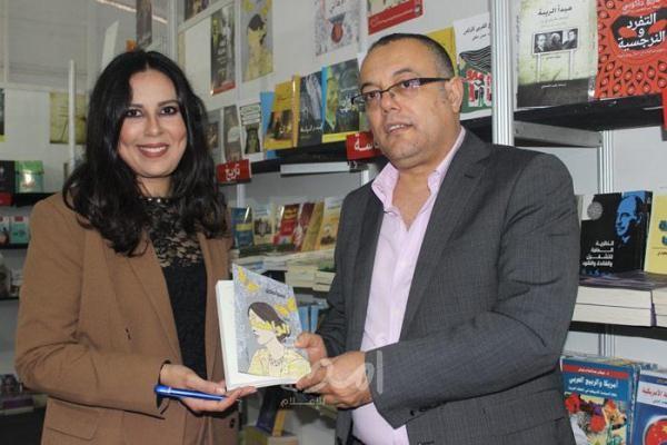 الفنانة المغربية يسرا طارق توقع روايتها الأدبية الواهمة" بمعرض الكتاب