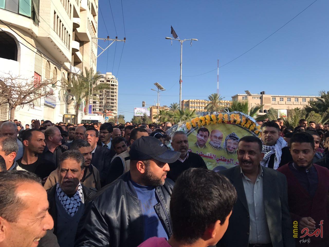 نيابة عن دحلان.. حشد من حركة فتح يقدم التعازي بالقائد القسامي مازن فقهاء