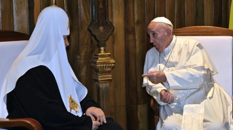 بعد اللقاء التاريخي.. بابا الفاتيكان والبطريرك الروسي يدعوان لاستعادة الوحدة ولانقاذ مسيحيي المشرق