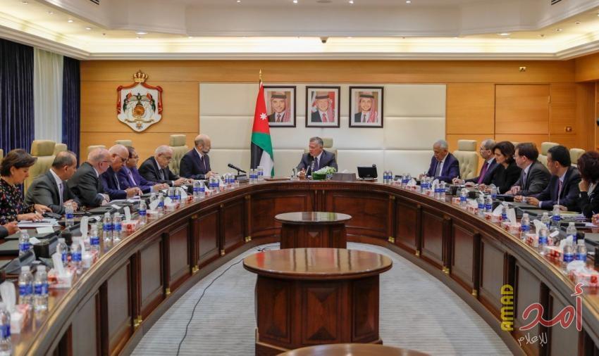 بالفيديو .. العاهل الأردني لحكومة الرزاز: "بكفي خلص بدنا نمشي للأمام"..ويسخر من الإشاعات !