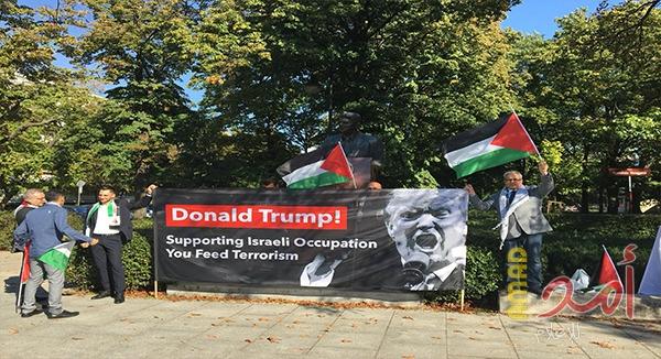 وقفة أمام السفارة في وارسو رفضًا لسياسات أمريكا العدائية تجاه الشعب الفلسطيني