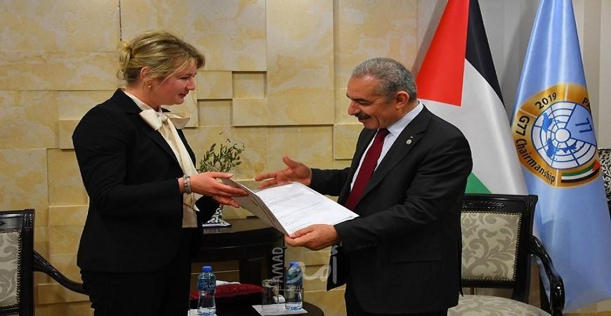 أشتية يبحث مع ممثلة بولندا تعزيز التعاون المشترك