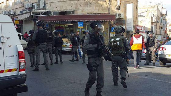 قوات الاحتلال تقتحم محل صرافة وسط القدس
