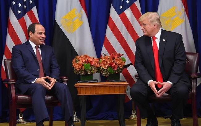 ترامب يتصل بالسيسي لمناقشة الوضع الإقليمي ويعلن دعم أمريكا لمصر بحربها ضد الإرهاب