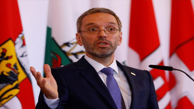 وزير داخلية النمسا "كيكل": استمرار الانخفاض في عدد طلبات اللجوء