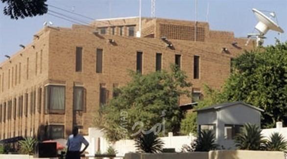 بريطانيا تحذر من السفر إلى السودان وتسحب موظفيها من سفارتها