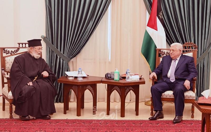 عباس يستقبل نائب رئيس المجلس الوطني الأب قسطنطين قرمش