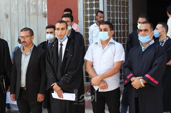محاميو اصلاحي فتح وسط القطاع ينظمون وقفة إحتجاجية بشأن الإعتقالات السياسية بالضفة