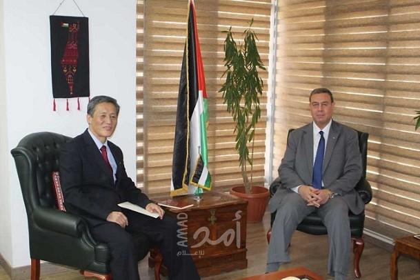 القاهرة: اللوح يلتقي نظيره سفير جمهورية كوريا الديمقراطية الشعبية بالقاهرة 