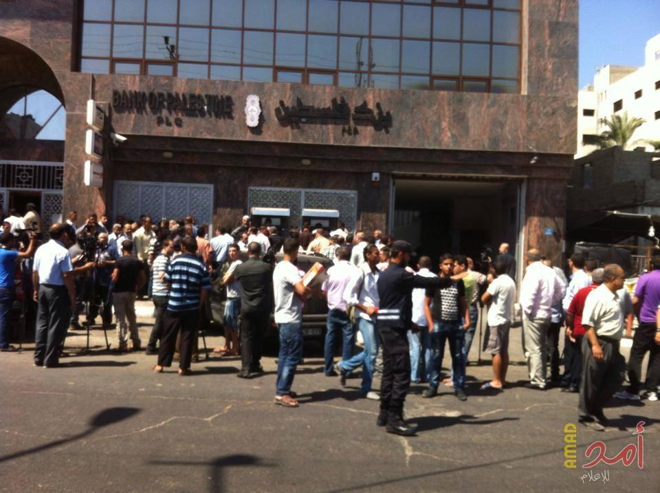 مصدر لـ (أمد) التقاعد المبكر وهيكلية جديدة لموظفي السلطة في قطاع غزة